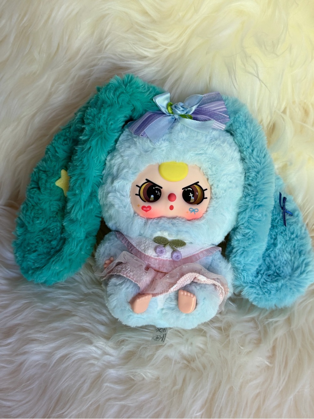 NWT Baby three Lily Rabbit Town V4 bunny, rare Dora eyes, Pop mart